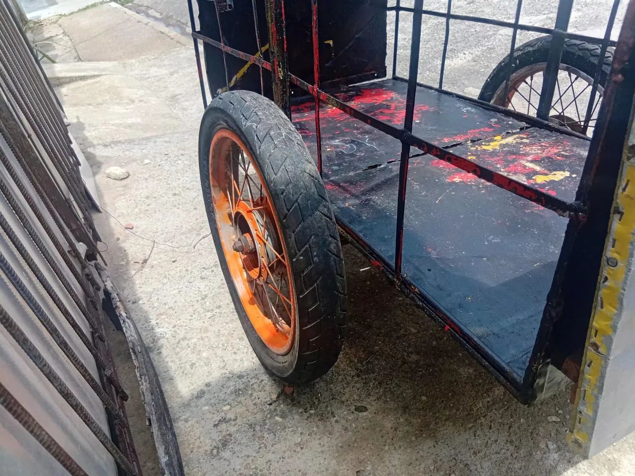 Vendo um um carrinho adaptado para vendas de produtos, lanches etc.. - Foto 4