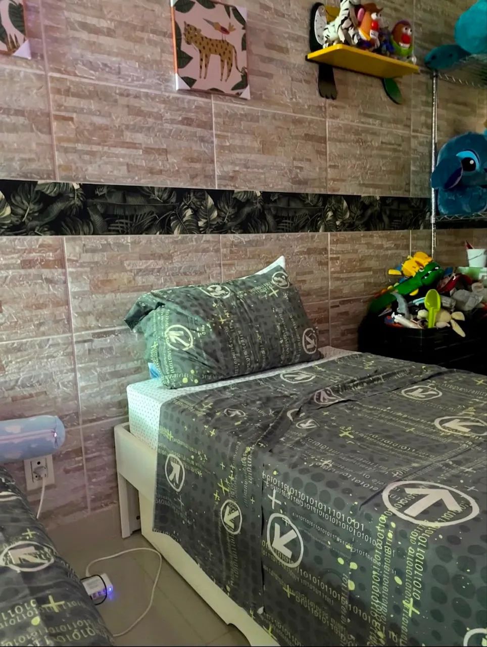 2 CAMAS DE SOLTEIRO + 1 CAMA AUXILIAR
