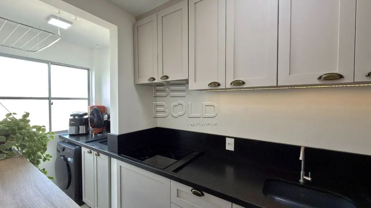 Apartamento mobiliado com 2 dormitórios em Coqueiros - Foto 3