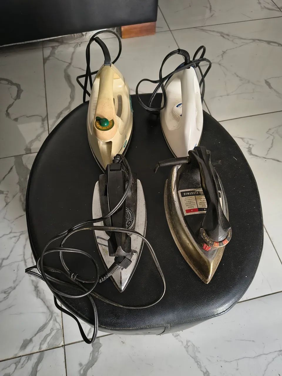 Lote com quatro ferros de passar roupa  - Foto 5