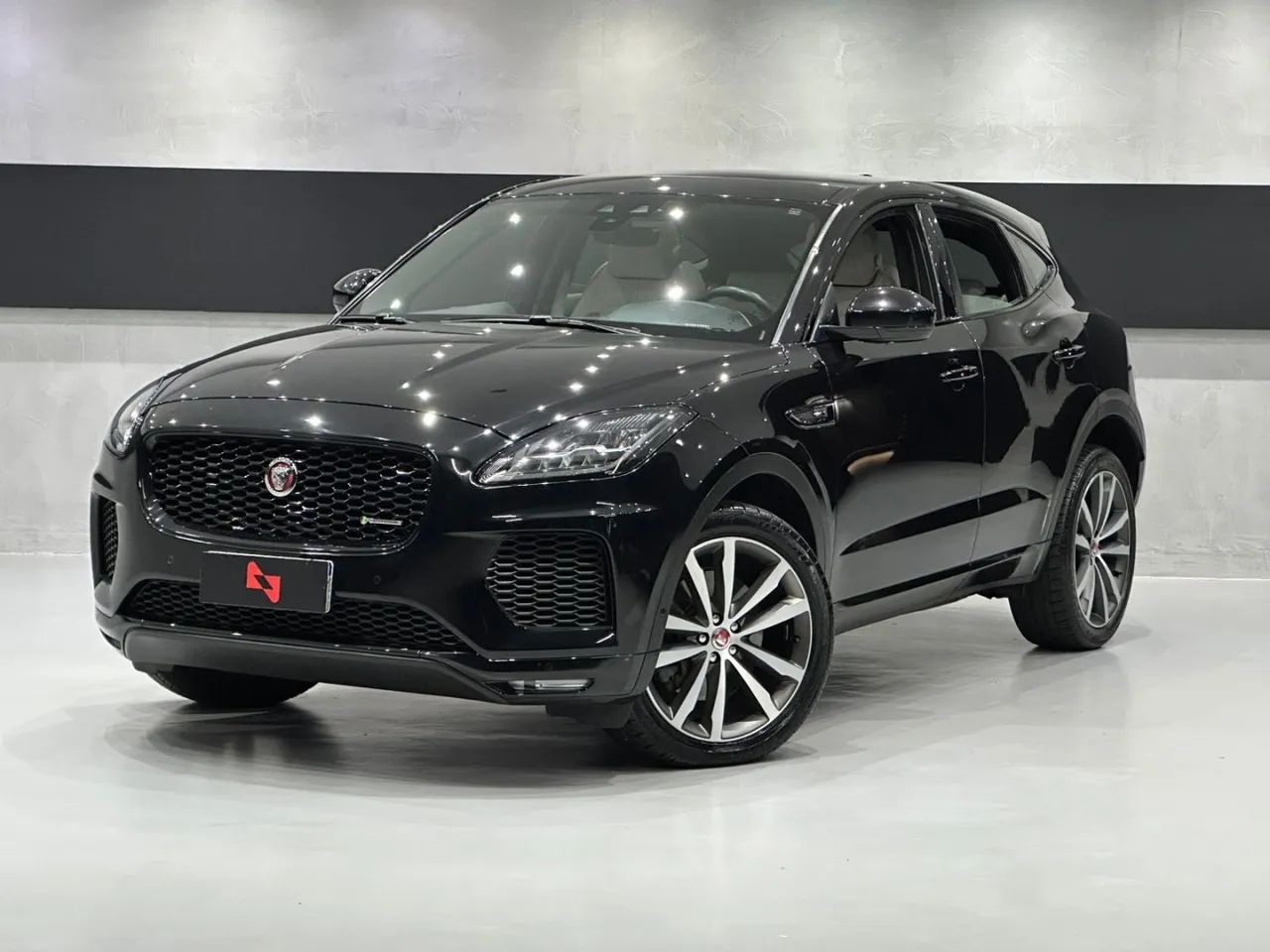 Jaguar E-Pace R-dynamic HSE 2.0 AWD 300cv Aut. 2019 - Foto 3
