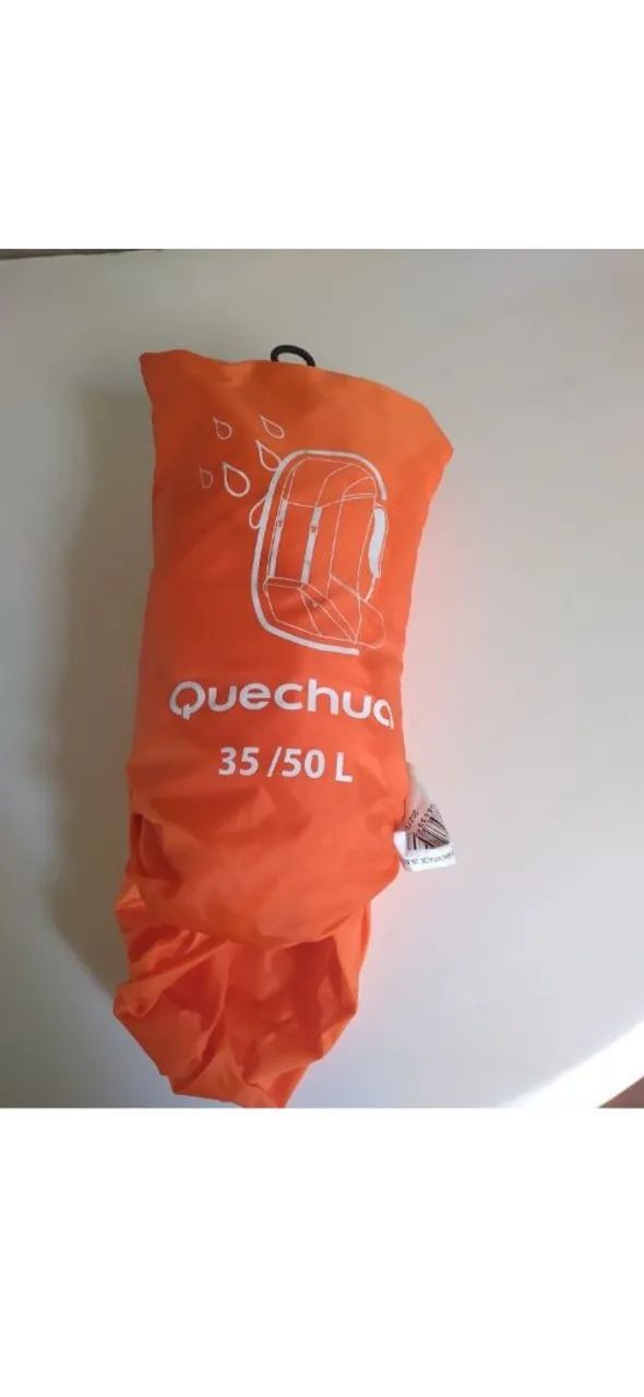 Capa para mochila 35/50 l marca Quechua da Decathlon, pouquissimo uso