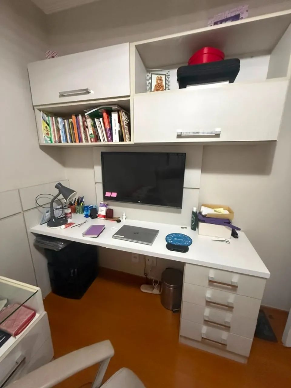 ESCRIVANINHA EM MDF COM 4 GAVETAS - 1,75 m x 0,75 m x 0,46 m - Foto 4