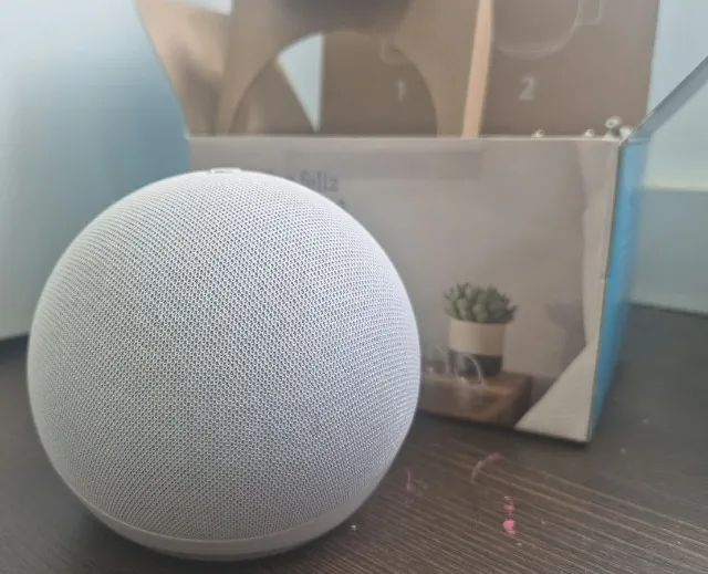 Amazon Echo Dot 5° Gen com Relógio - Branco