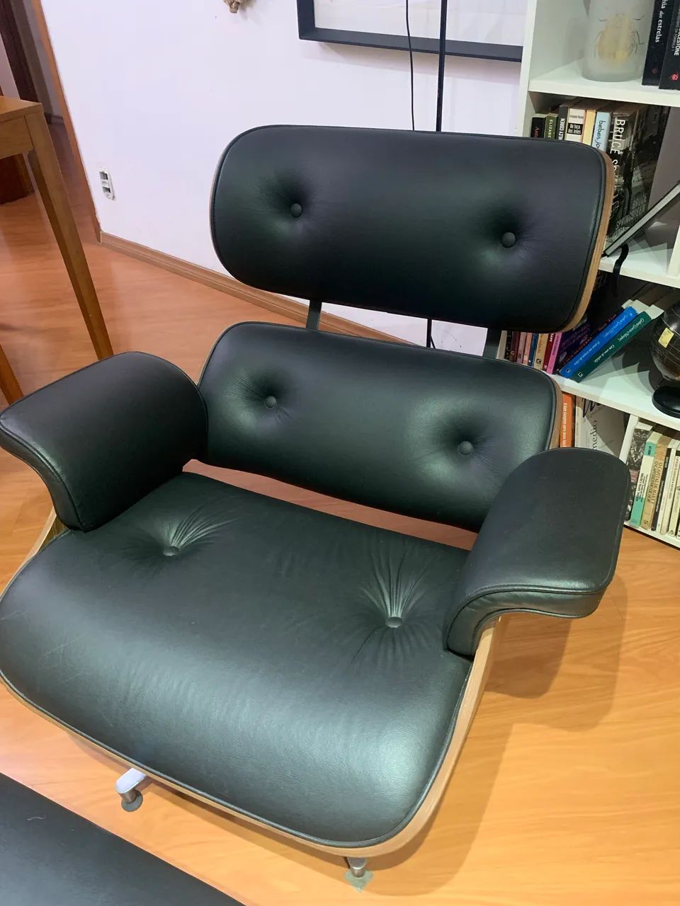 Poltrona Charles Eames com Puff - Foto 2