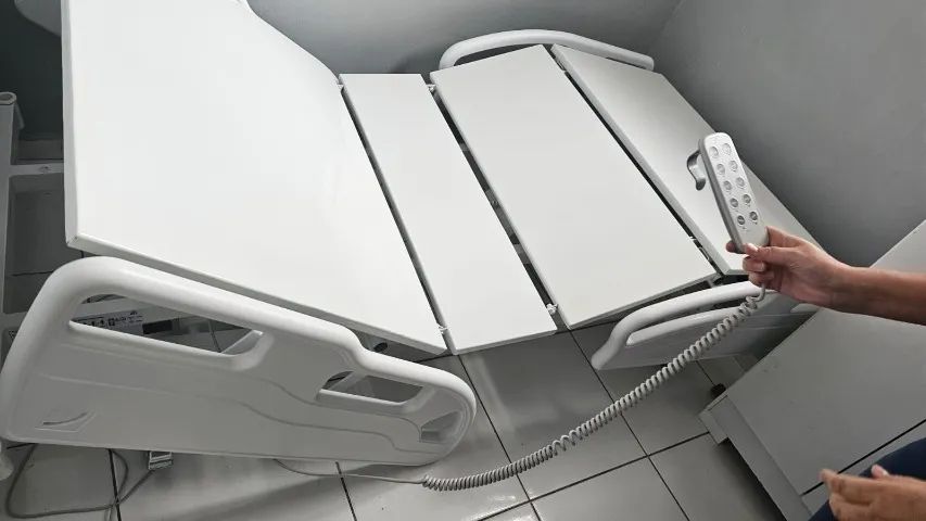 Cama HOSPITALAR  com colchão  - Foto 4