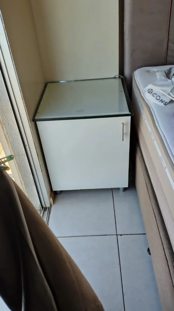 Criado mudo com tampo de vidro - Foto 3