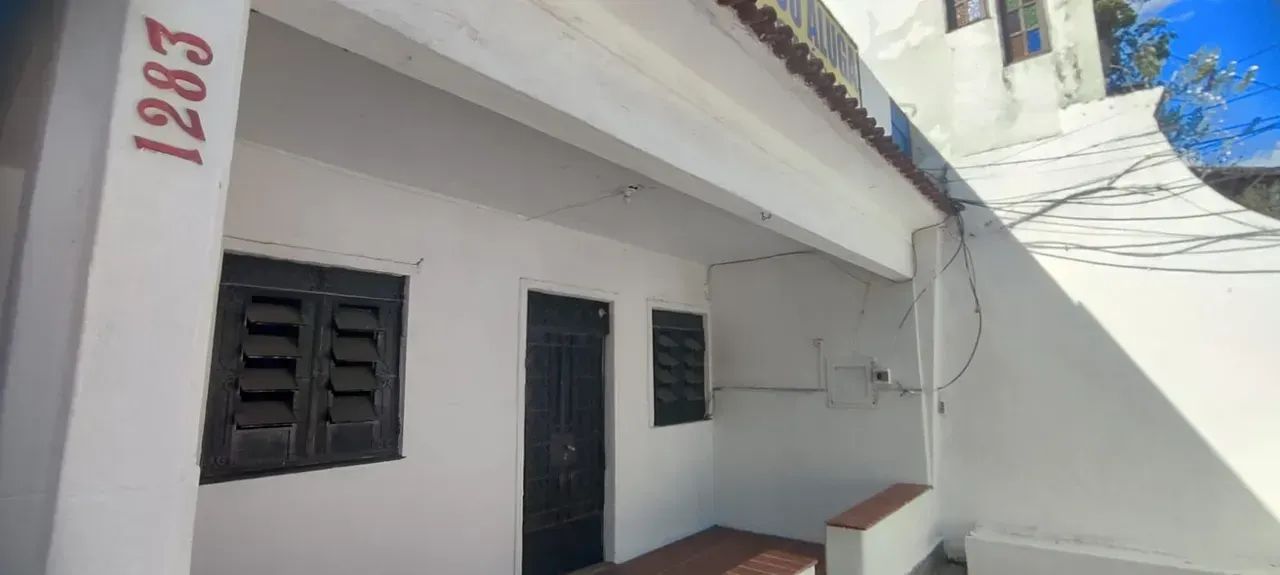 Excelente oportunidade comercial, bem localizada. Casa Principal com 2 vagas com edícula. - Foto 2