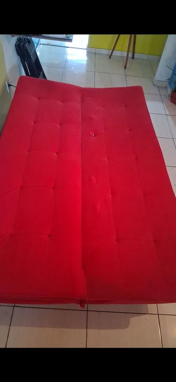 Vende lindo sofá cama vermelho. Vai com a manta e 4 almofadas.  - Foto 3
