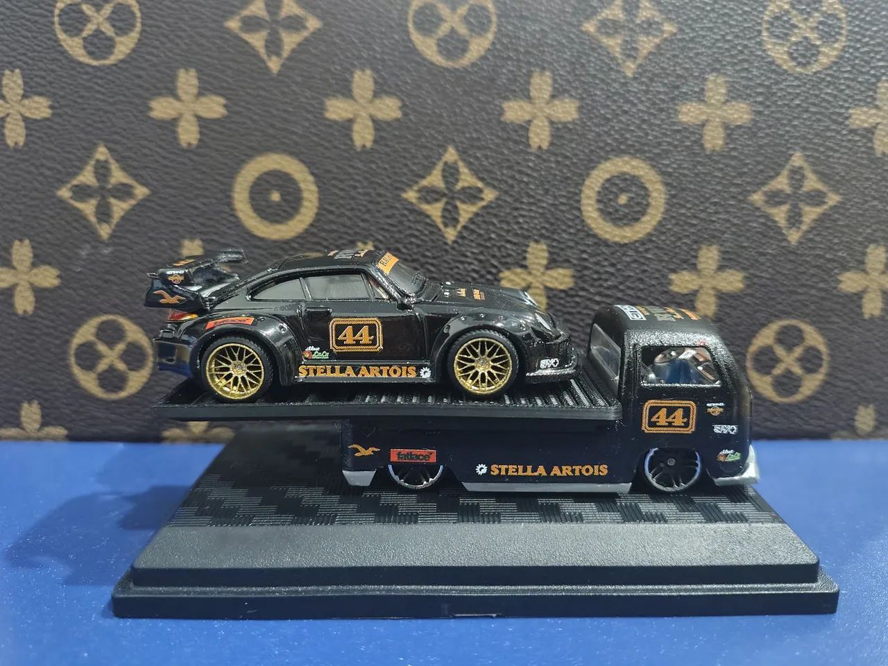 Team transport RWB Stella Artois 1:64 