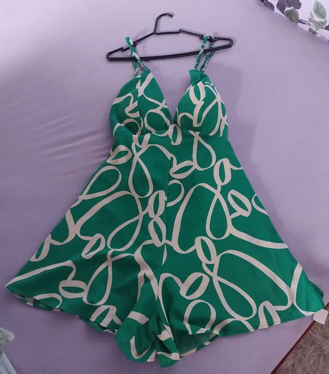 Vendo vestidos com ótimo comprimento e macaquinho tamanho único 
