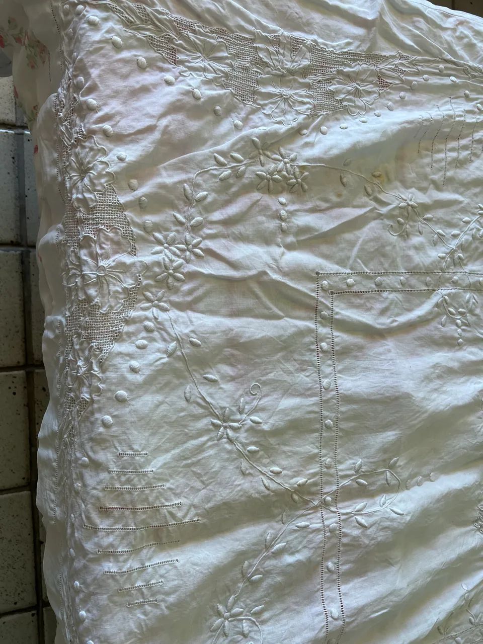 Toália de mesa bordada