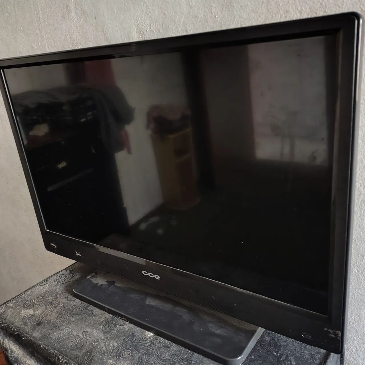 Televisão cce led 28 polegadas usada