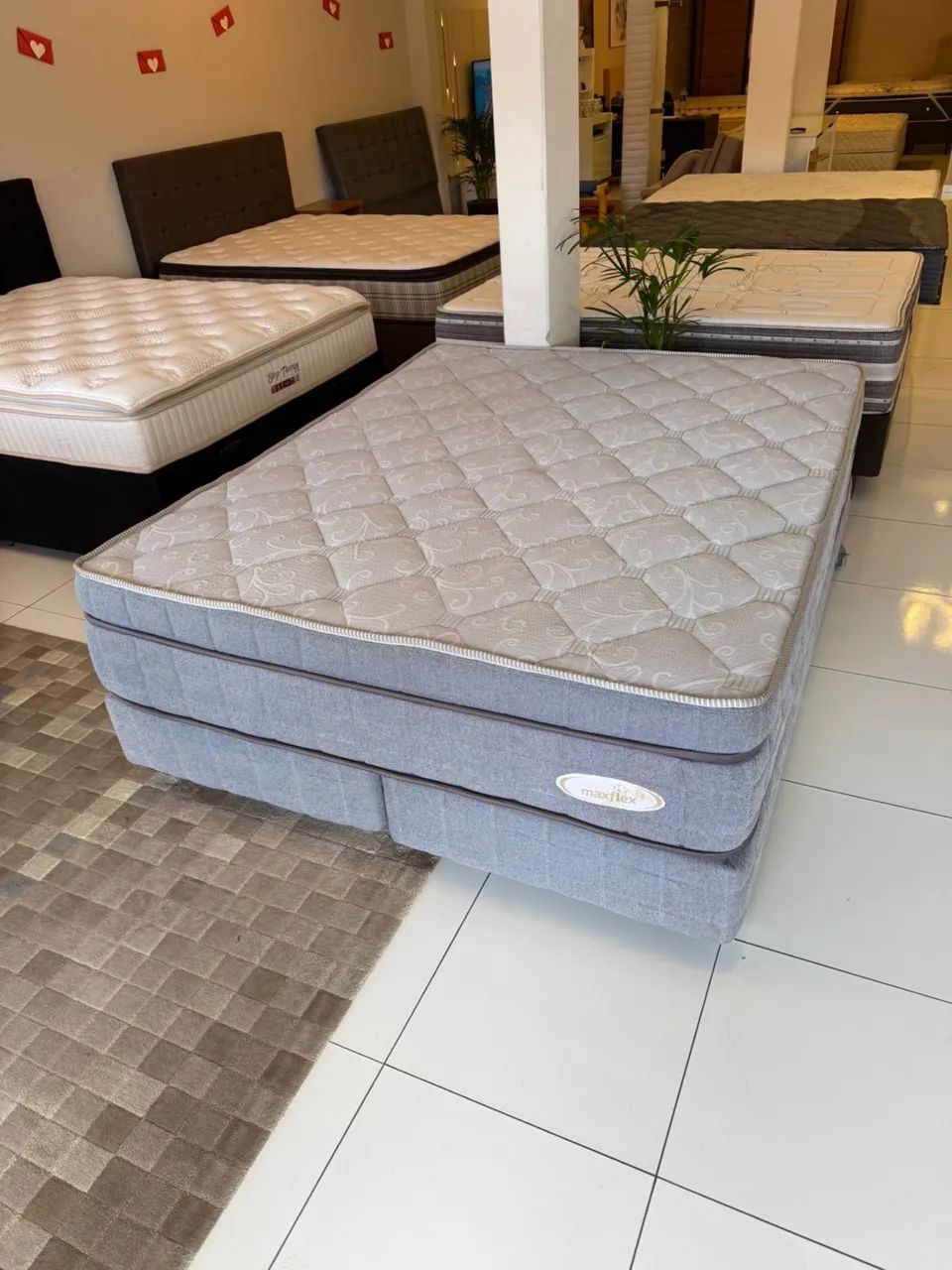 Cama Queen SIZE MAXFLEX SEMINOVA TOP COM COLCHÃO - entrego!  - Foto 3