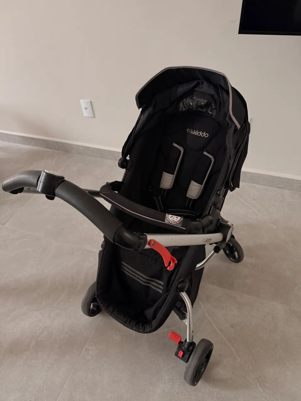 carrinho Kiddo Eclipse Travel System com bebê conforto original.