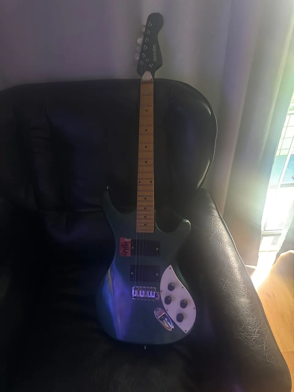 Vende se uma guitarra 