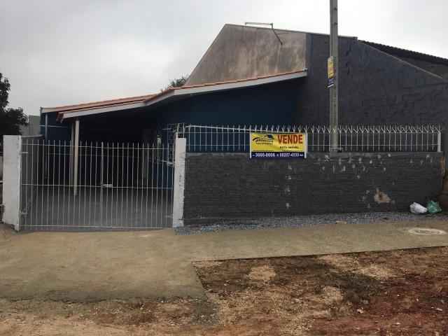Vende-se casa averbada em Colombo atrás da Caixa Econômica Federal, contendo 02 dorm - Foto 2
