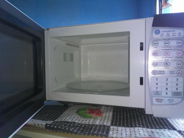 Vendo esse microondas novo todo bom um mês de comprado só usei uma vês - Foto 3
