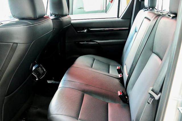 TOYOTA HILUX CD DSL 4X4 SRX AT 19/20 - Foto 10