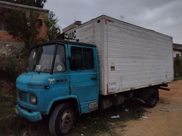 VENDO OU TROCO UMA 608 POR CAMINHÃO MENOR