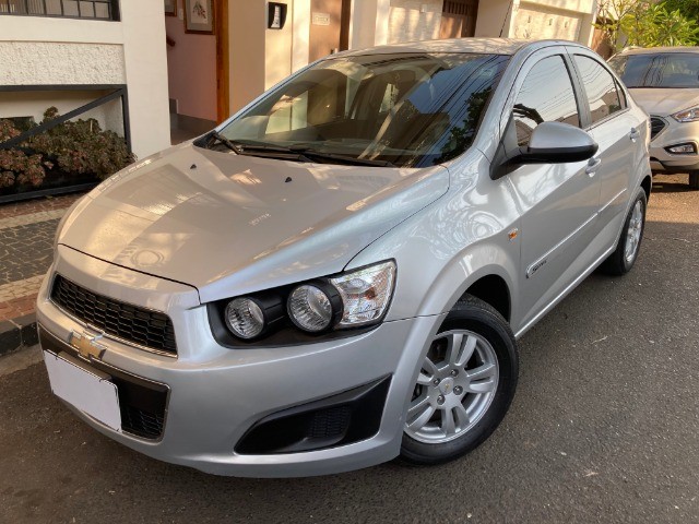 SONIC LT SEDAN CÂMBIO MECANICO , 77977-KM ORIGINAIS . CARRO BEM NOVO