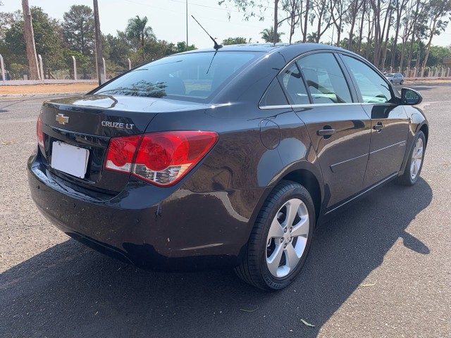 CRUZE SEDAN
