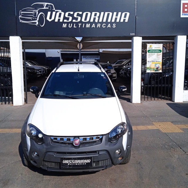 FIAT. STRADA 2018/2018 CD. ADV. 1.8 LOKER. 03 PORTAS.BRANCO