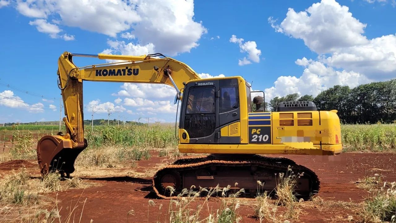 Vendo Escavadeira hidráulica marca komatsu modelo PC 210 ano 2020 - Foto 3