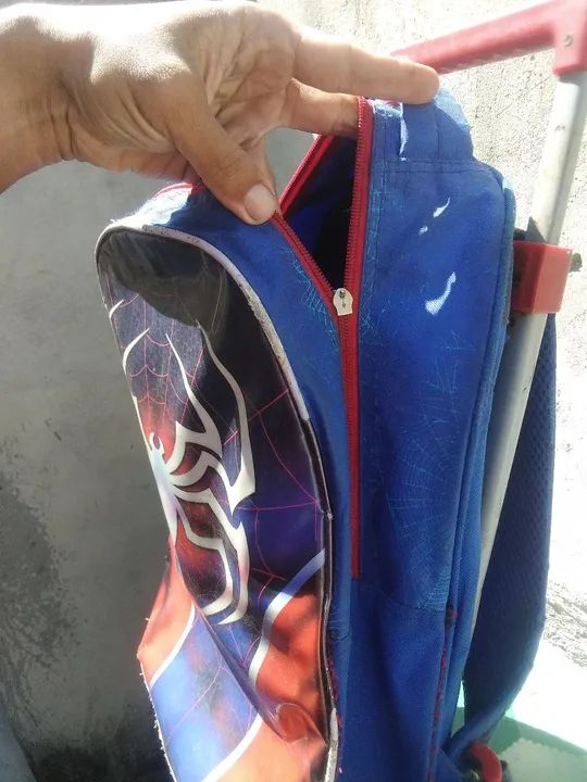 Mochila de rodinhas homem aranha  - Foto 3