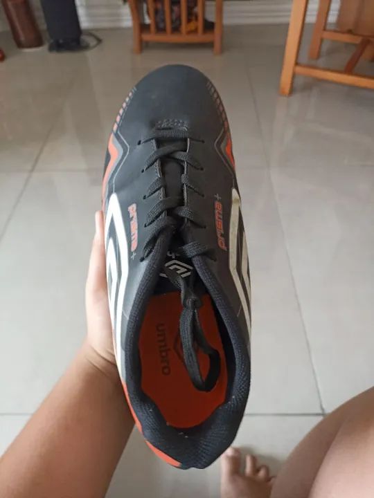 Chuteira Umbro Prisma - Tamanho 39 - Foto 2