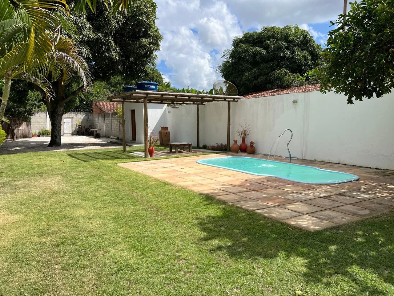 Casa com piscina e área de lazer em prado/BA