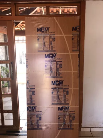 porta de madeira frisada mgm 2,10x90 cor mogno