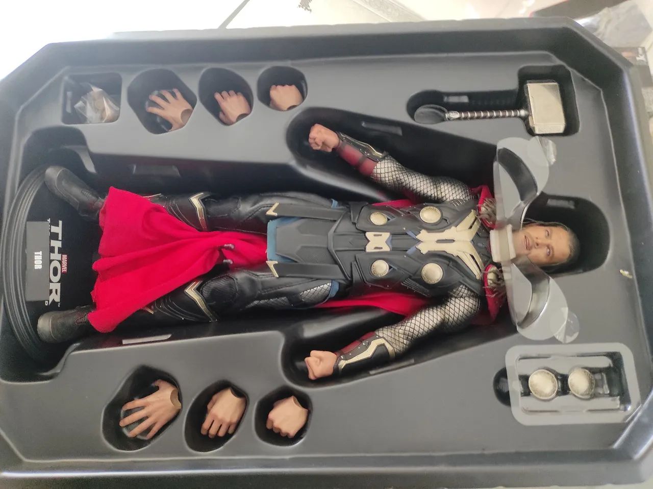Hot Toys Marvel Disney Figura de Ação Thor - Hot Toys - The Dark