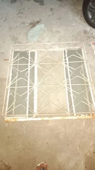 Janela de ferro com grade e vidro. - Foto 4
