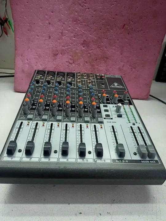 Mesa de Som Behringer 1204 - Foto 3