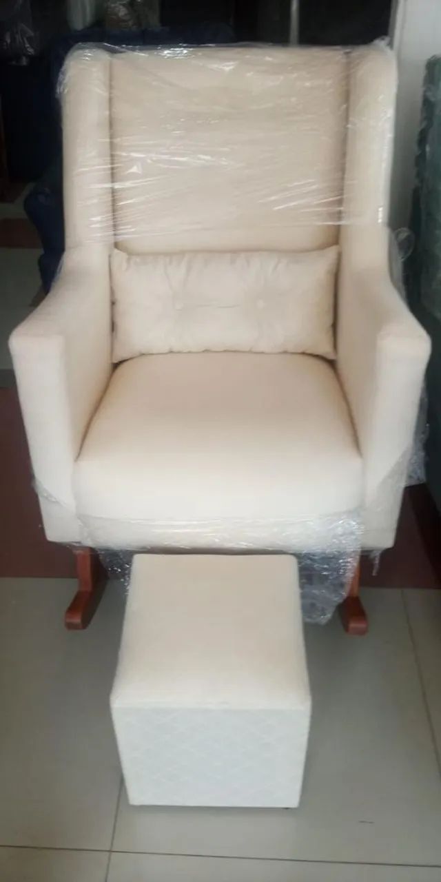 Poltrona de Balanço Confortável com Puff64317203046274120