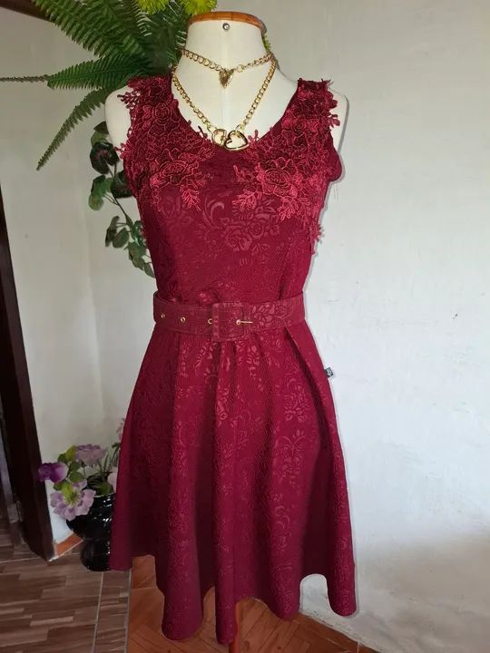 Vestido de renda vermelho