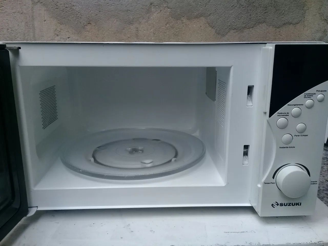Micro-ondas Suzuki