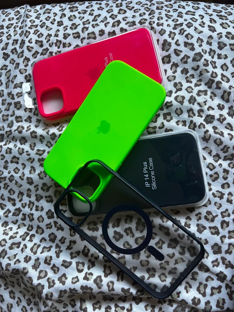6 Capas iPhone 14 e 15 Plus leia a descrição - Foto 3