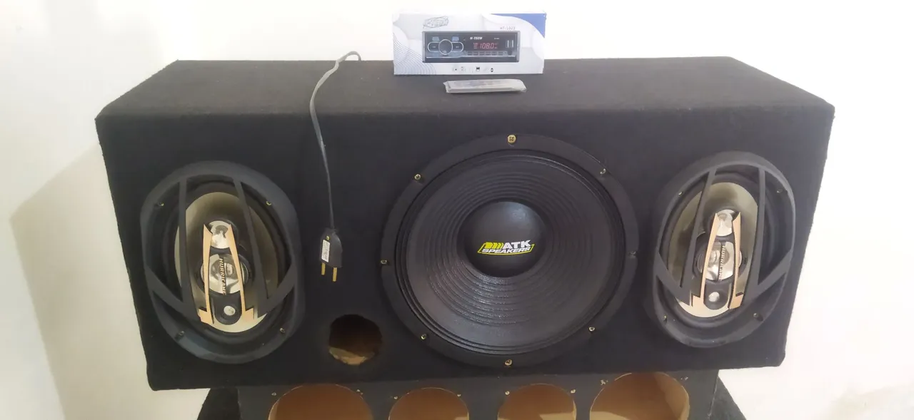 Caixa de som completa com subwoof e 2 6x9 em Casa Nova BAfer e acessórios
