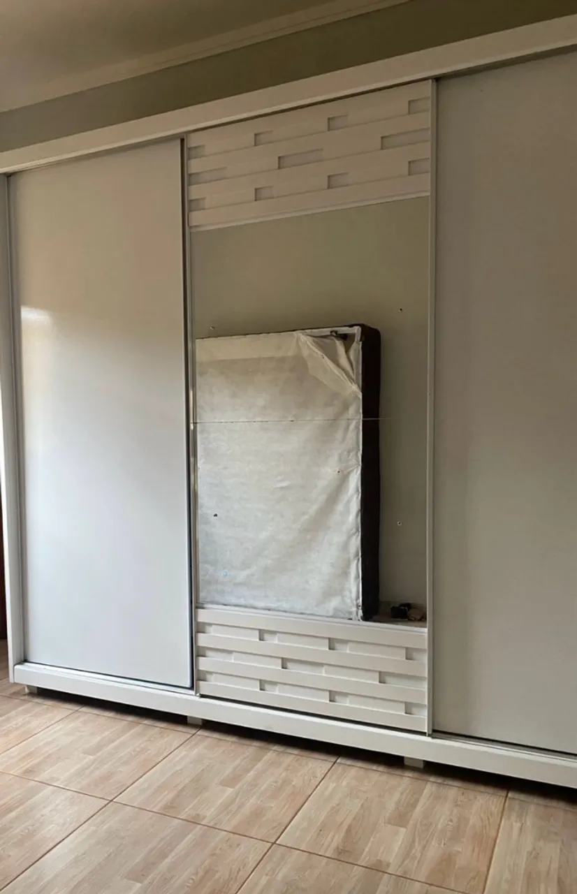 Guarda-Roupa Casal Moderno 3 Portas de Correr com espelho