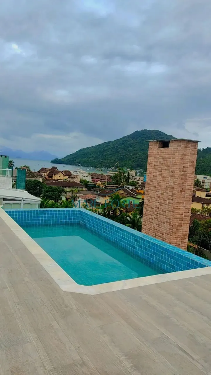 Prédio novo com varanda gourmet e piscina com borda infinita com vista para o Mar