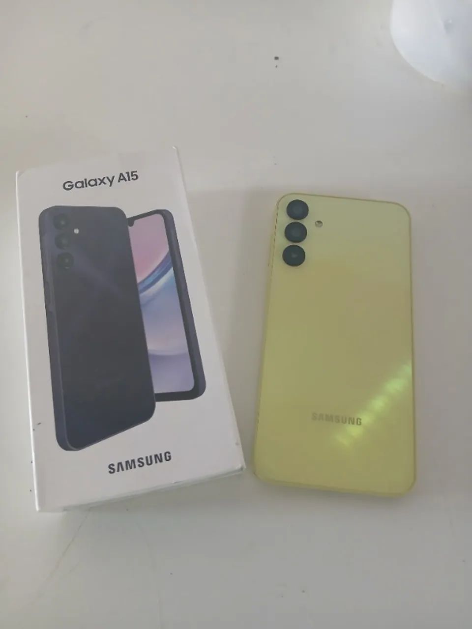 Celular A15 amarelo claro semi novo