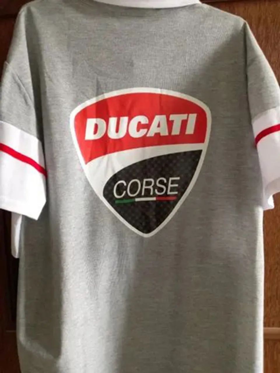 Camisa Esportiva Manga Curta (Estampa Ducati Corse), Tamanho-G. Retirada Região Pampulha. - Foto 2