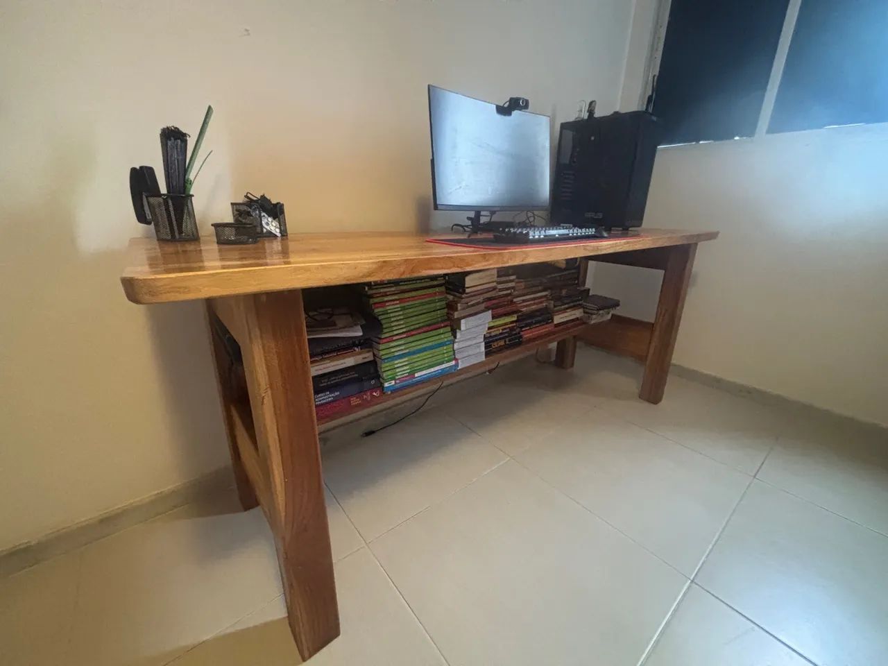 Escrivaninha de madeira maciça - Foto 2