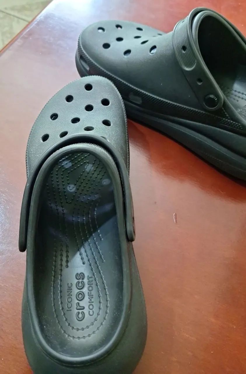 Sandalia Crocs Crush Classic - Foto 4