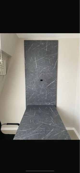Painel e mesa de reuniao para escritóro