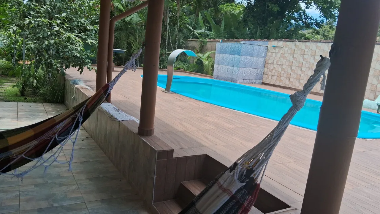 CASA COM PISCINA UBATUBA.