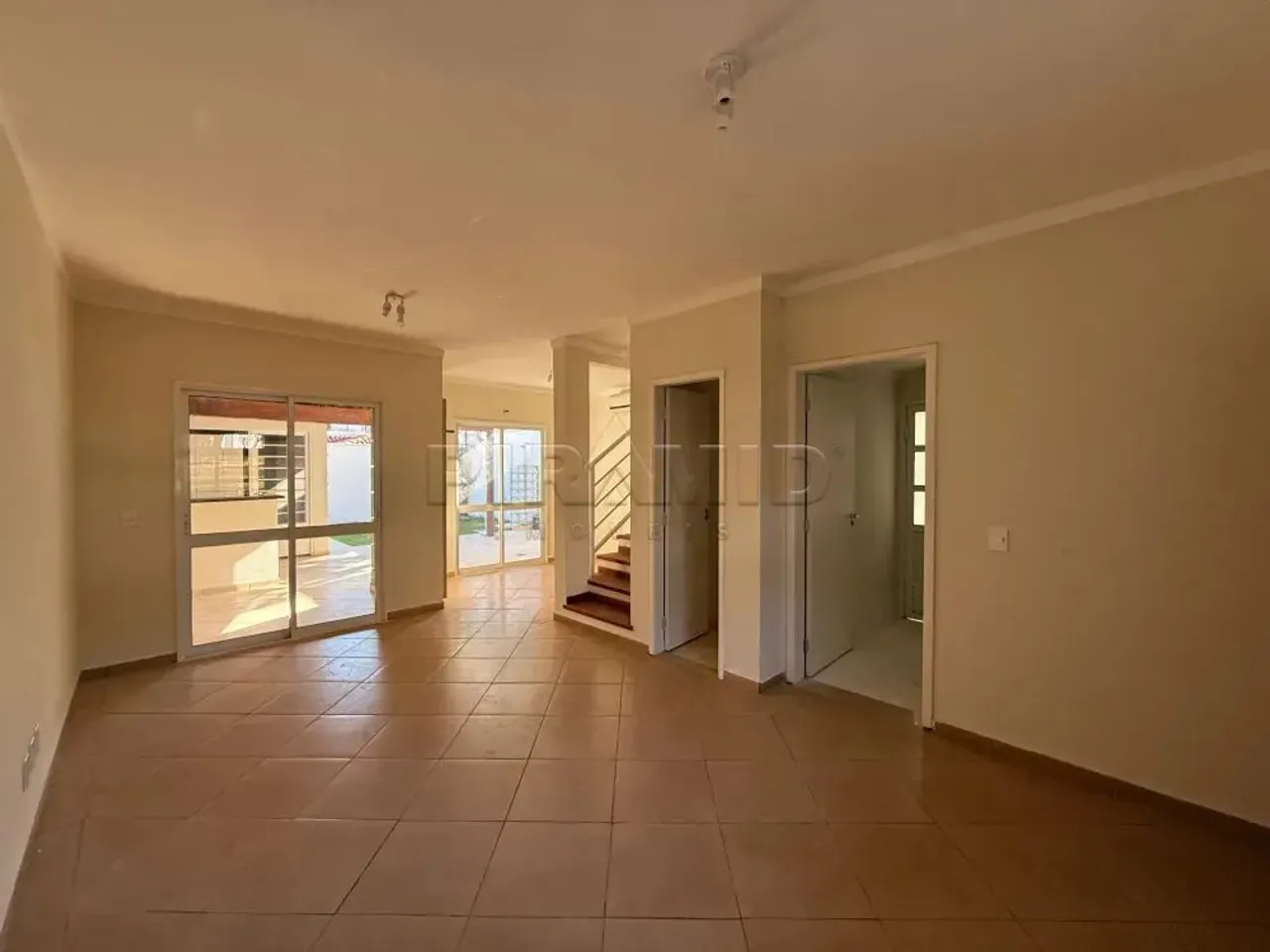 Sobrado em condomínio fechado com 127 m², Bonfim Paulista, Zona Sul em Ribeirão Preto/SP.