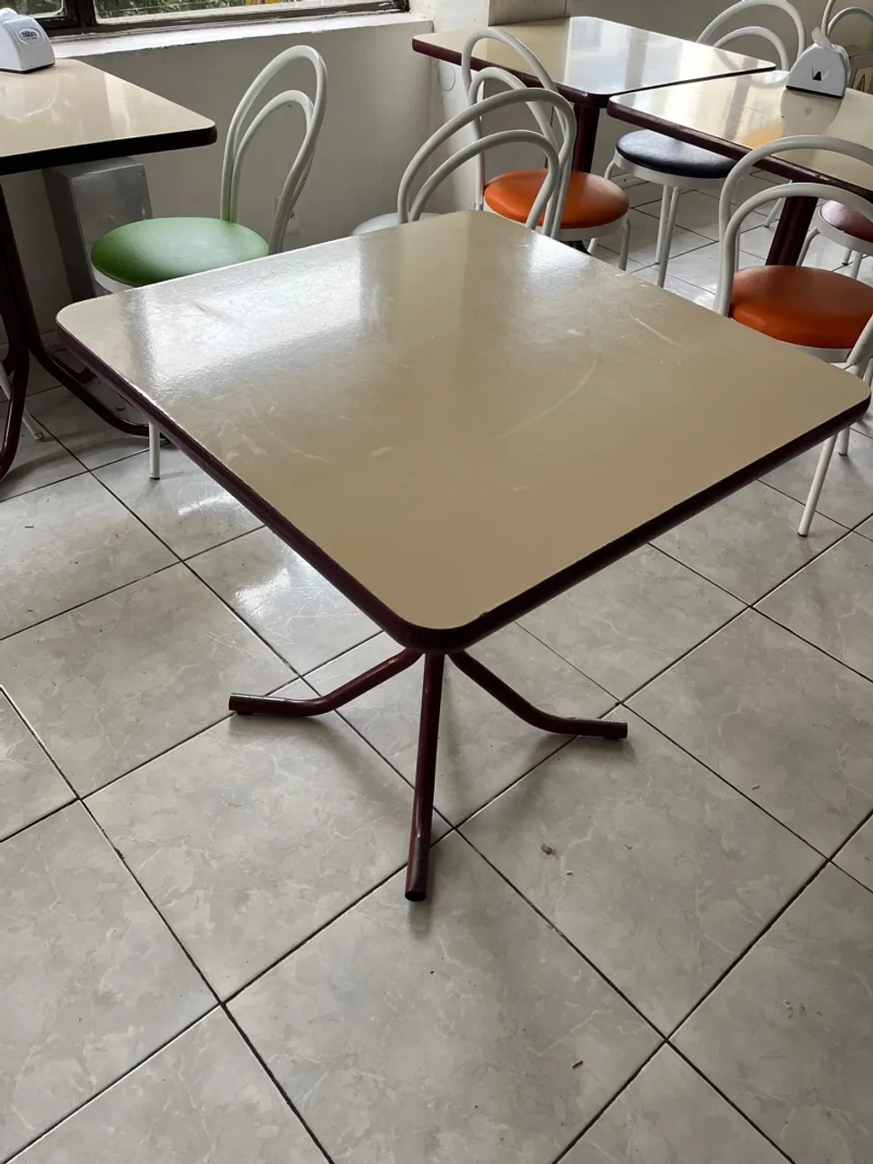 Mesa para comércio-60 a unid. Tenho 25 mesas
